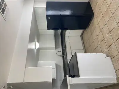 4750 Thunderbolt Avenue 3 Kitchen