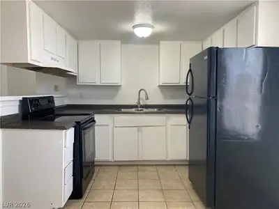 4750 Thunderbolt Avenue 3 Kitchen