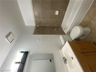 4750 Thunderbolt Avenue 3 Bathroom