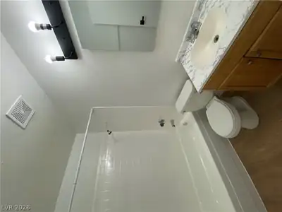 4750 Thunderbolt Avenue 3 Bathroom