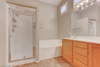 426 River Glider Avenue Primary Bathroom
