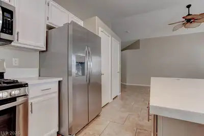 426 River Glider Avenue Kitchen