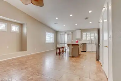 426 River Glider Avenue Dining Area