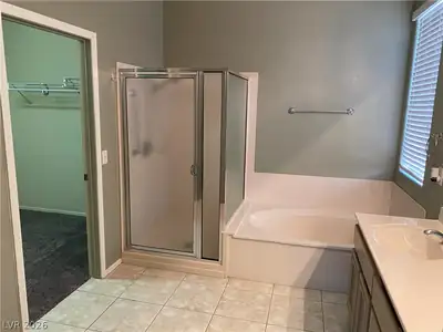 2529 Evansville Avenue Primary Bathroom