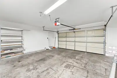 6913 Cobre Azul Avenue 201 Garage