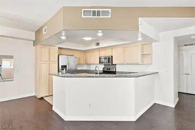 6913 Cobre Azul Avenue 201 Kitchen