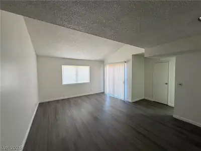 5188 Garden Lane C Living Room
