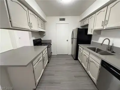 5188 Garden Lane C Kitchen