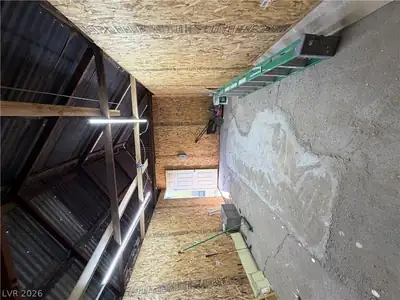 1305 Avenue B Garage