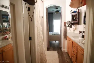 7824 Menelaus Avenue Primary Bathroom