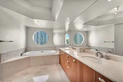 2777 Paradise Road 2304 Primary Bathroom