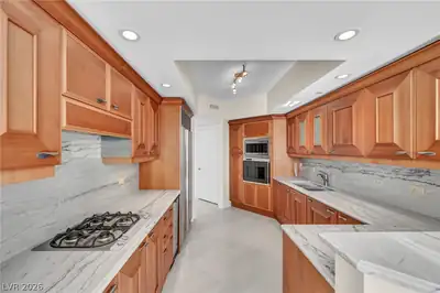 2777 Paradise Road 2304 Kitchen