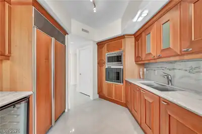 2777 Paradise Road 2304 Kitchen