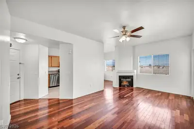 1050 East Cactus Avenue 2088 Living Room