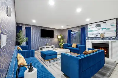 2838 Via Stella Street Living Room