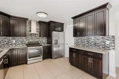 1290 Linn Lane Kitchen
