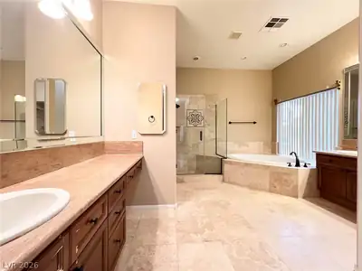 2105 Eaglepath Circle Primary Bathroom