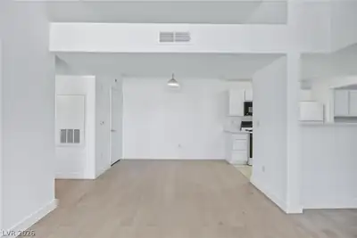 950 Seven Hills Drive 723 Dining Area
