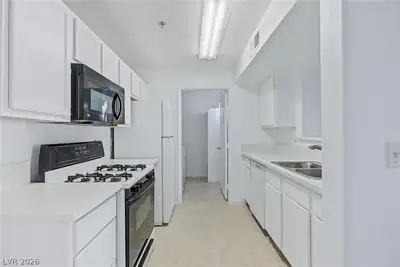 950 Seven Hills Drive 723 Kitchen
