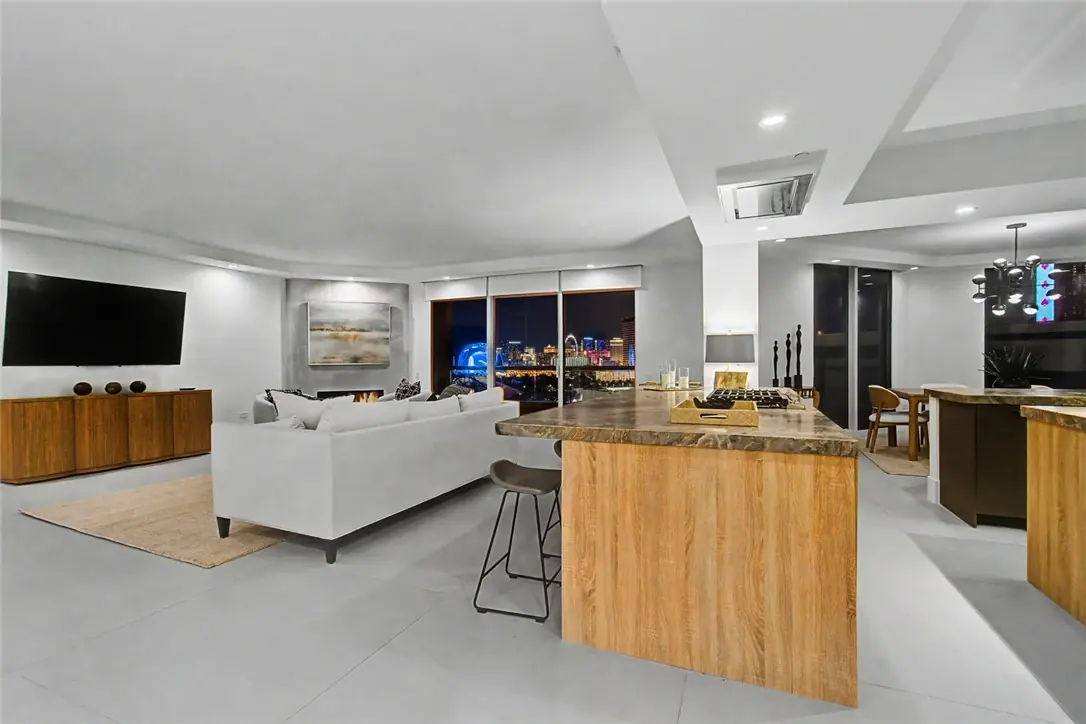 2877 Paradise Road 2102, Las Vegas, NV 89109