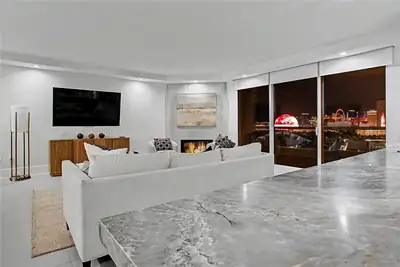 2877 Paradise Road 2102, Las Vegas, NV 89109 Living Room