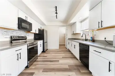3313 El Camino Real Kitchen