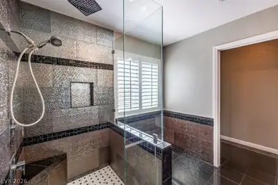 7661 Damascus Avenue Primary Bathroom