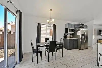 7008 Overhill Avenue Dining Area