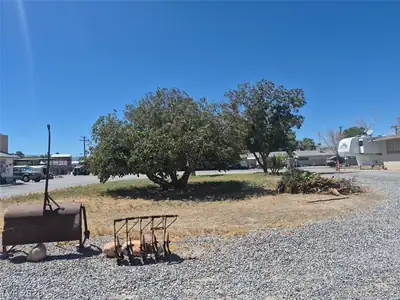5001 West Gilmore Avenue Yard