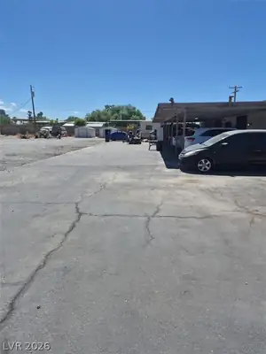 5001 West Gilmore Avenue Parking