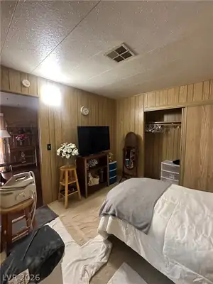 5073 Ridge Avenue Bedroom