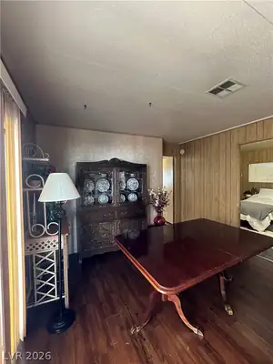 5073 Ridge Avenue Dining Area