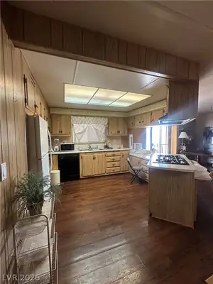 5073 Ridge Avenue Kitchen