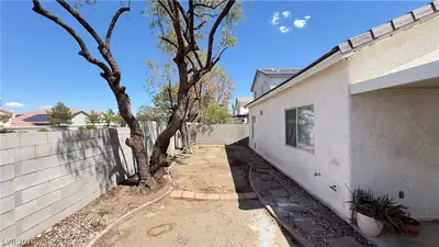 1396 LAMPLIGHT VILLAGE Lane Yard