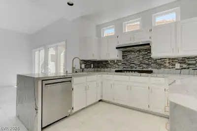 8953 Diamond Falls Drive Kitchen