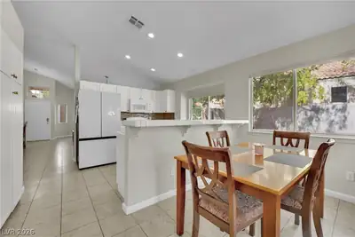 2124 Feather Bush Street Dining Area
