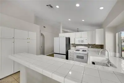 2124 Feather Bush Street Kitchen