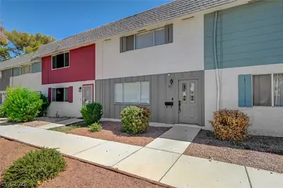 573 Greenbriar Townhouse Way, Las Vegas