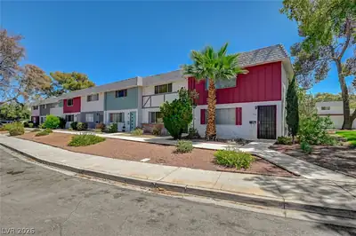 573 Greenbriar Townhouse Way 