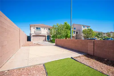 9912 Mills Reef Court Parking
