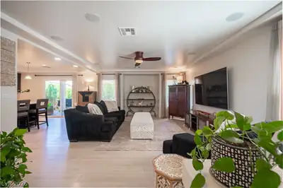 9912 Mills Reef Court Living Room