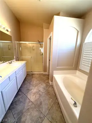 1072 DAYLIGHT BLAZE Way 0 Primary Bathroom