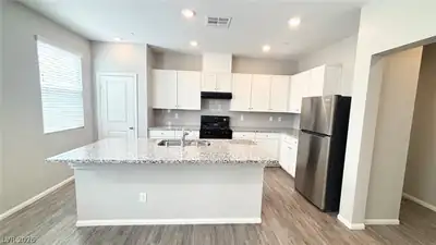 2850 Alenga Street Kitchen