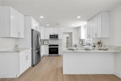 4825 Patterson Avenue Kitchen