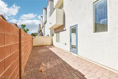 9550 Summer Furnace Street Patio