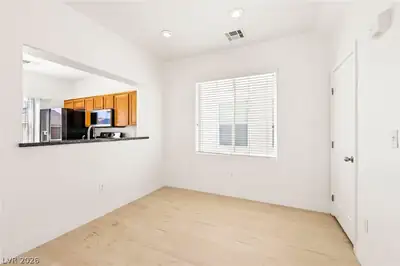 9550 Summer Furnace Street Dining Area