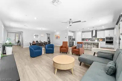402 Black Turnstone Court Living Room