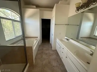 3194 Castle Canyon Avenue Primary Bathroom