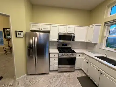 11032 Clarion Lane Kitchen