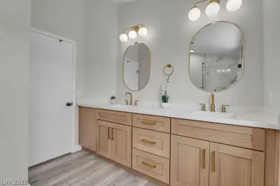 1914 Pintura Circle, North Las Vegas, NV 89031 Primary Bathroom